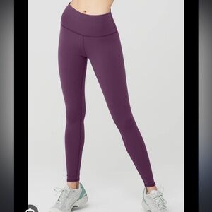 ALO. High Waist Airbrush Leggings. Dark Plum. Size Small.